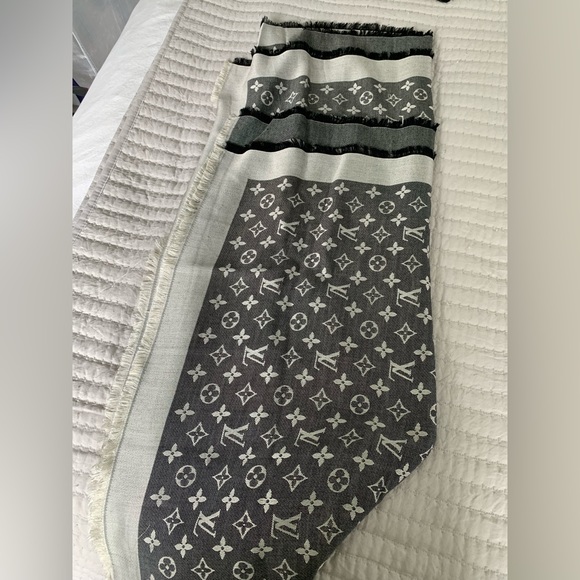 Worn not with box - Picture 4 of 5